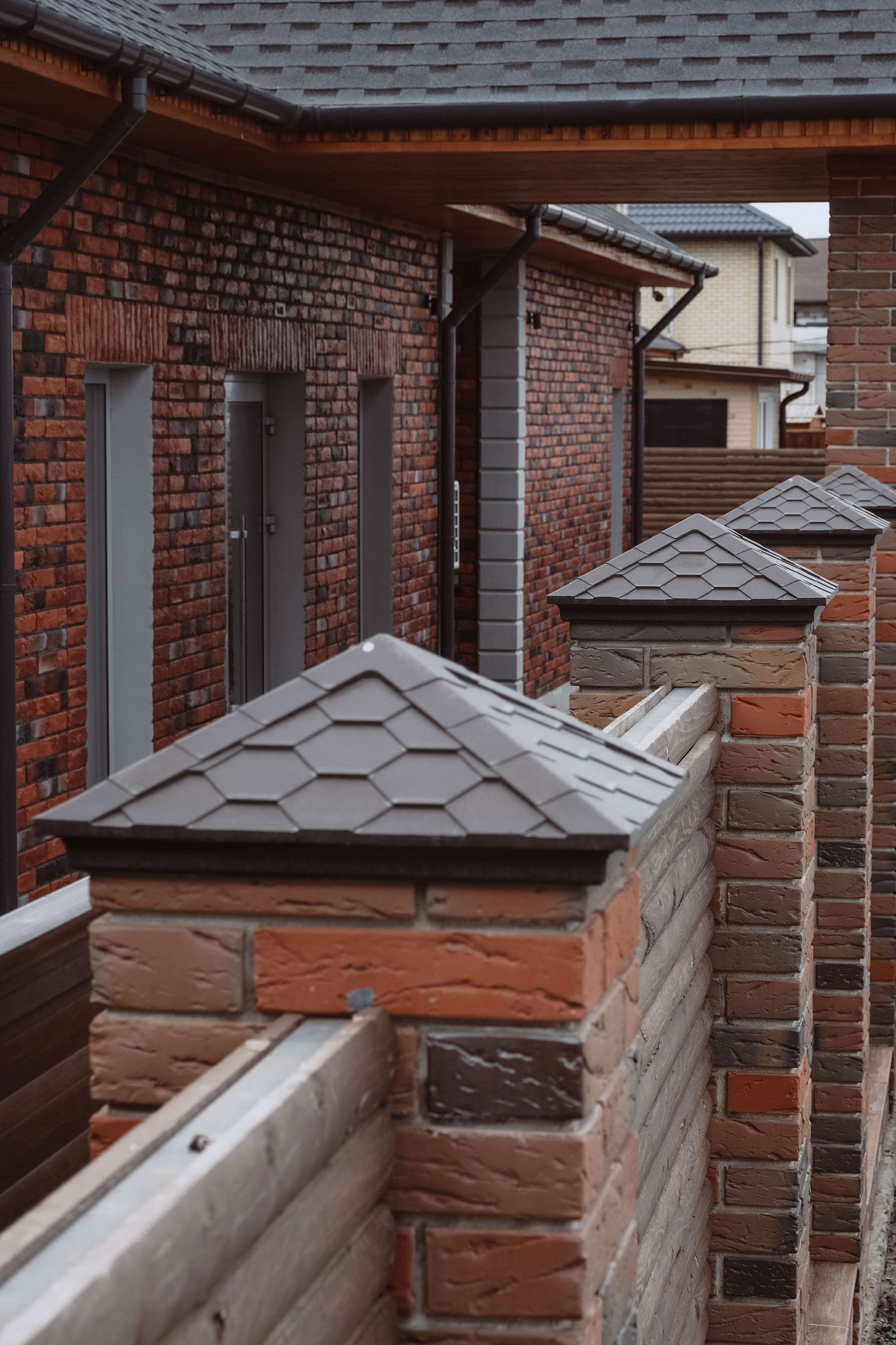 Колпак Zking Эверест Коричневый на столб 1.5х1.5 кирпича (390х390мм) в Королёве фото